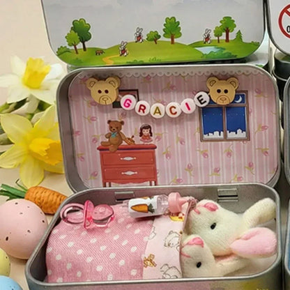 💎 49% OFF! 💎 Bunny Mummy & Baby Plush Pocket Tin – Handmade Easter Collectible with Cozy Blanket (Pink/Blue Ears) 🐇🎁